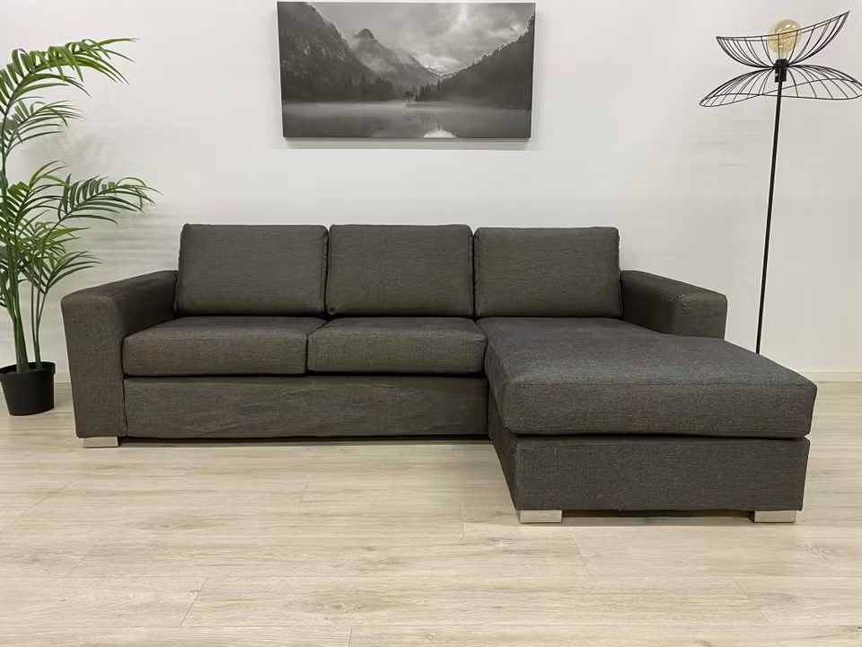Grå 3-seters sofa i god stand - bilde 1